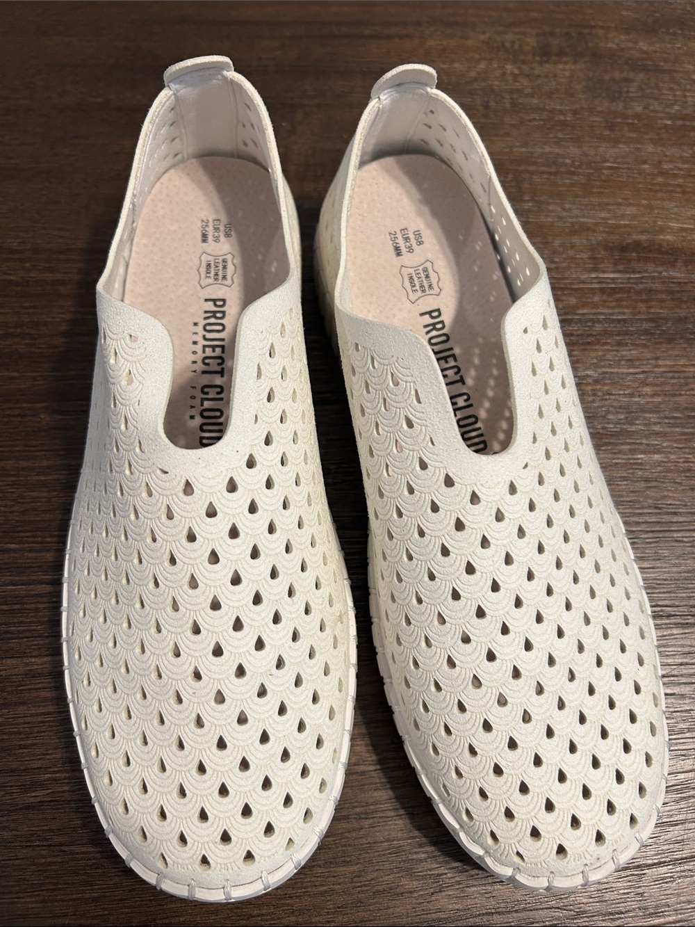 Project cloud memory foam women’s SZ 8 Slip-On Perforated Casual Shoes in Cream. - Picture 11 of 11